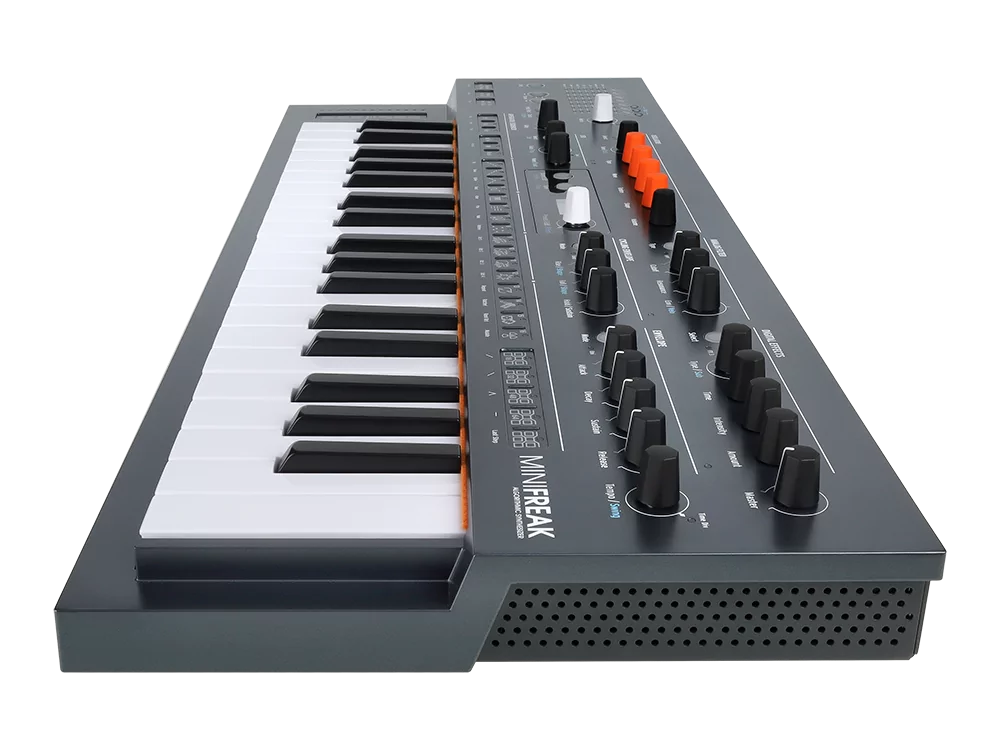 Синтезатор Arturia MiniFreak 10