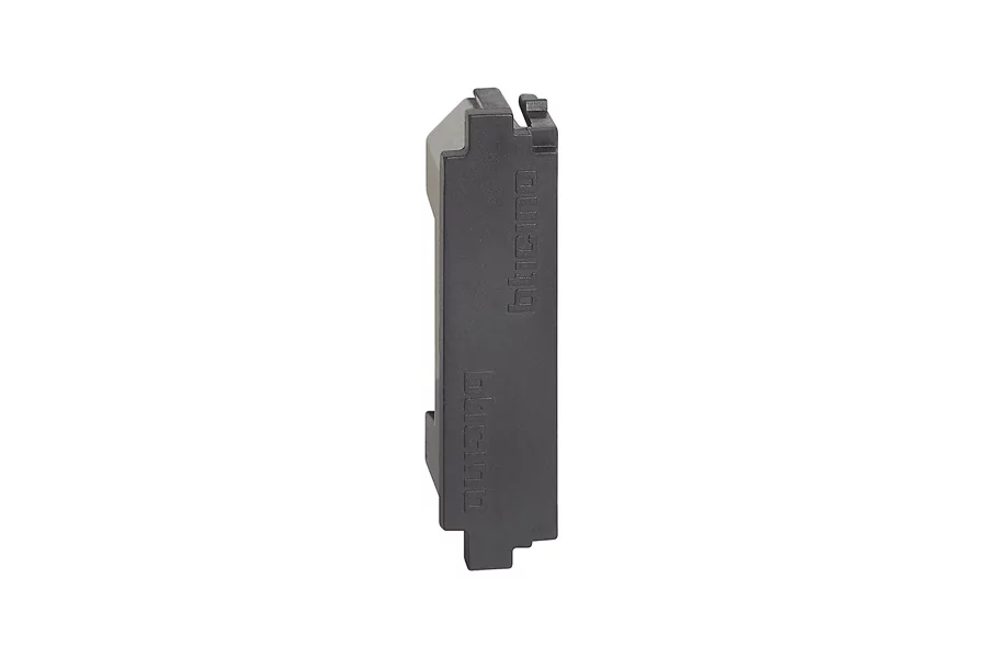 Заглушка 0,5 модуля Legrand LIVING NOW