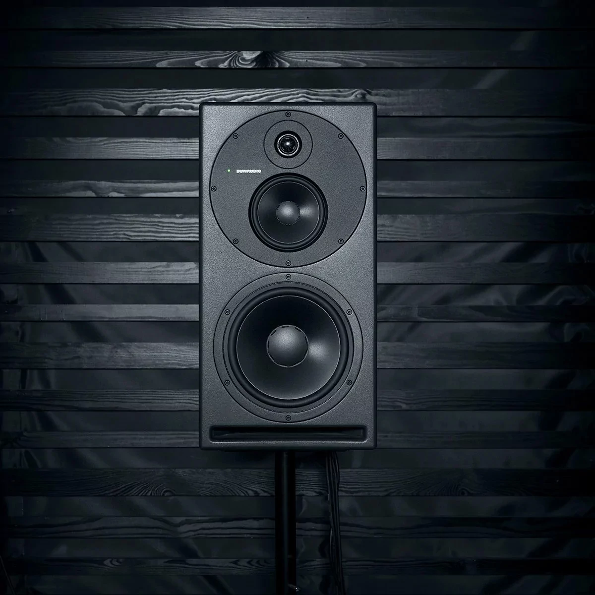 Акустическая система (студийный монитор) Dynaudio Core 59 5