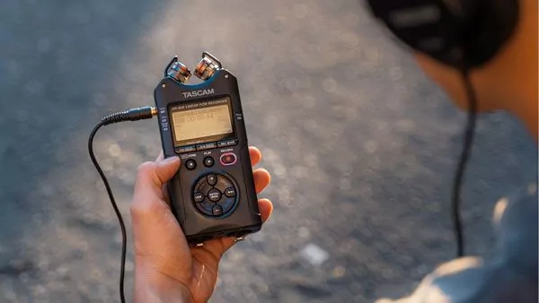 Рекордер мобильный Tascam DR-40X 9