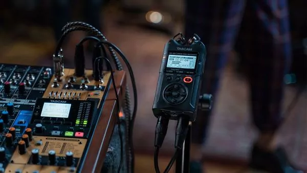 Рекордер мобильный Tascam DR-40X 8