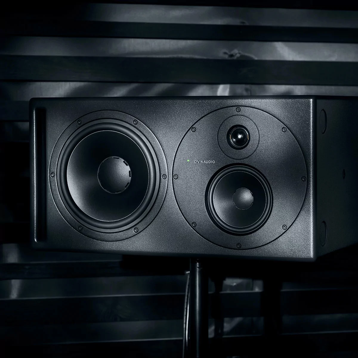 Акустическая система (студийный монитор) Dynaudio Core 59 9