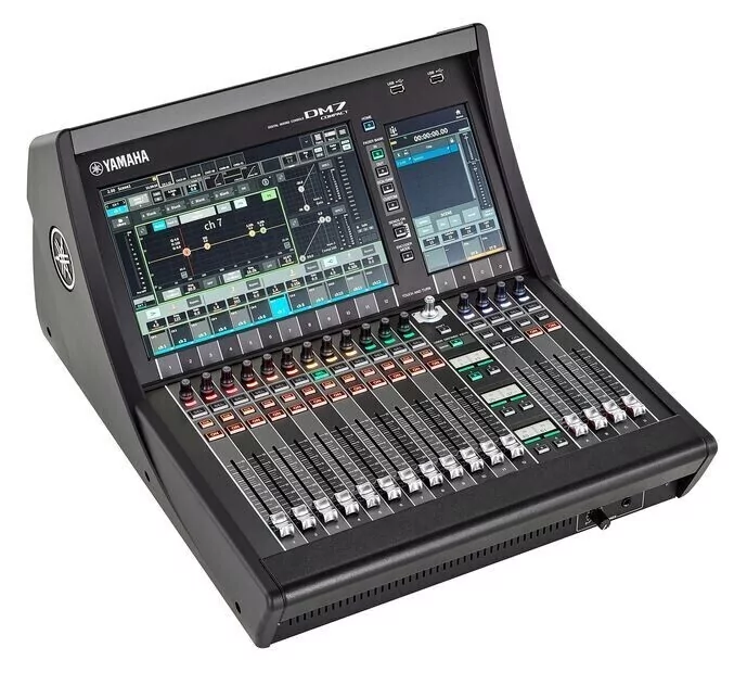 Цифровая микшерная консоль Yamaha DM7 Compact 2