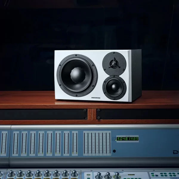 Акустическая система (студийный монитор) Dynaudio LYD 48 R B/B 4