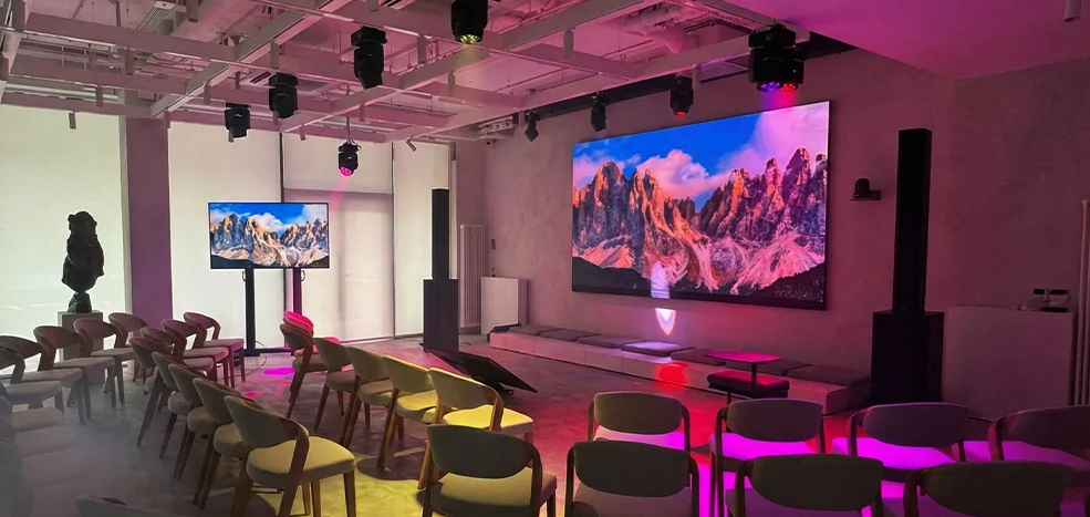 Инженерный подход к мультиформатности: кейс оснащения пространства SINATRA SUMMIT