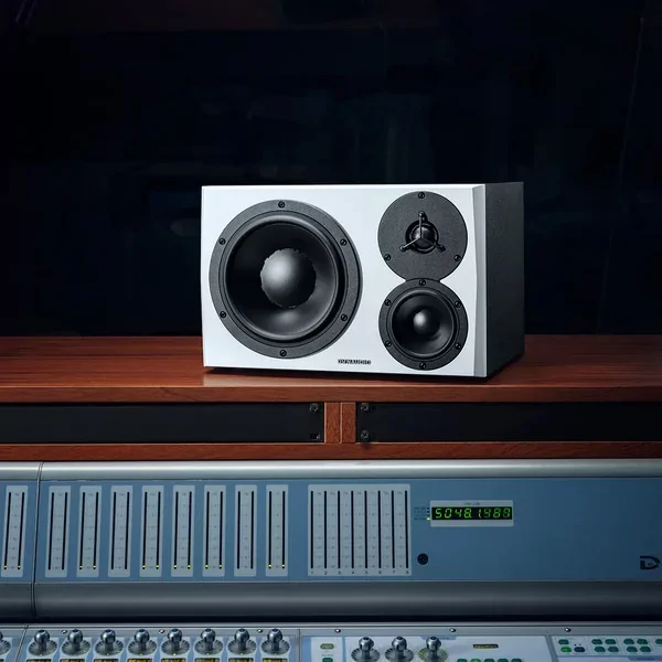 Акустическая система (студийный монитор) Dynaudio LYD 48 R B/W 4