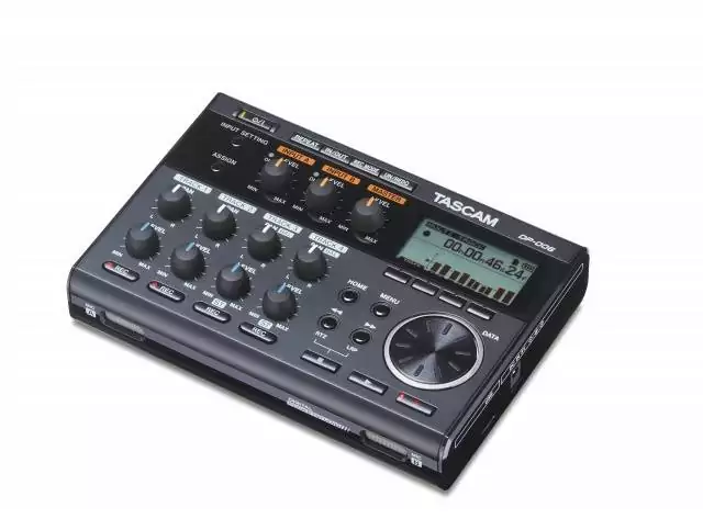 Рекордер портативный Tascam DP-006