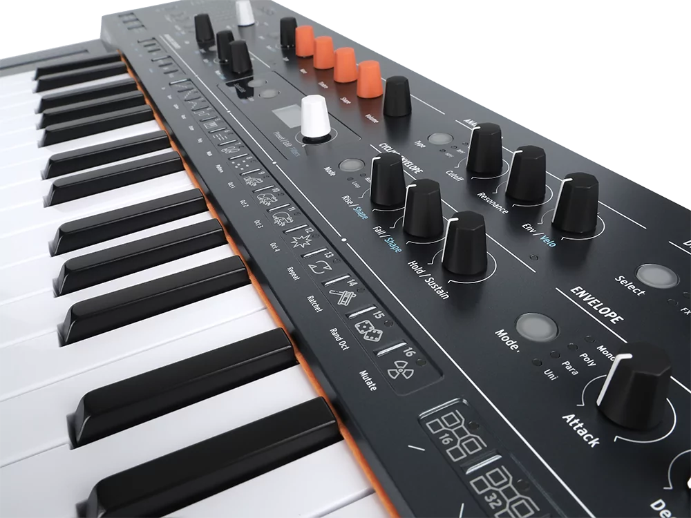 Синтезатор Arturia MiniFreak 13