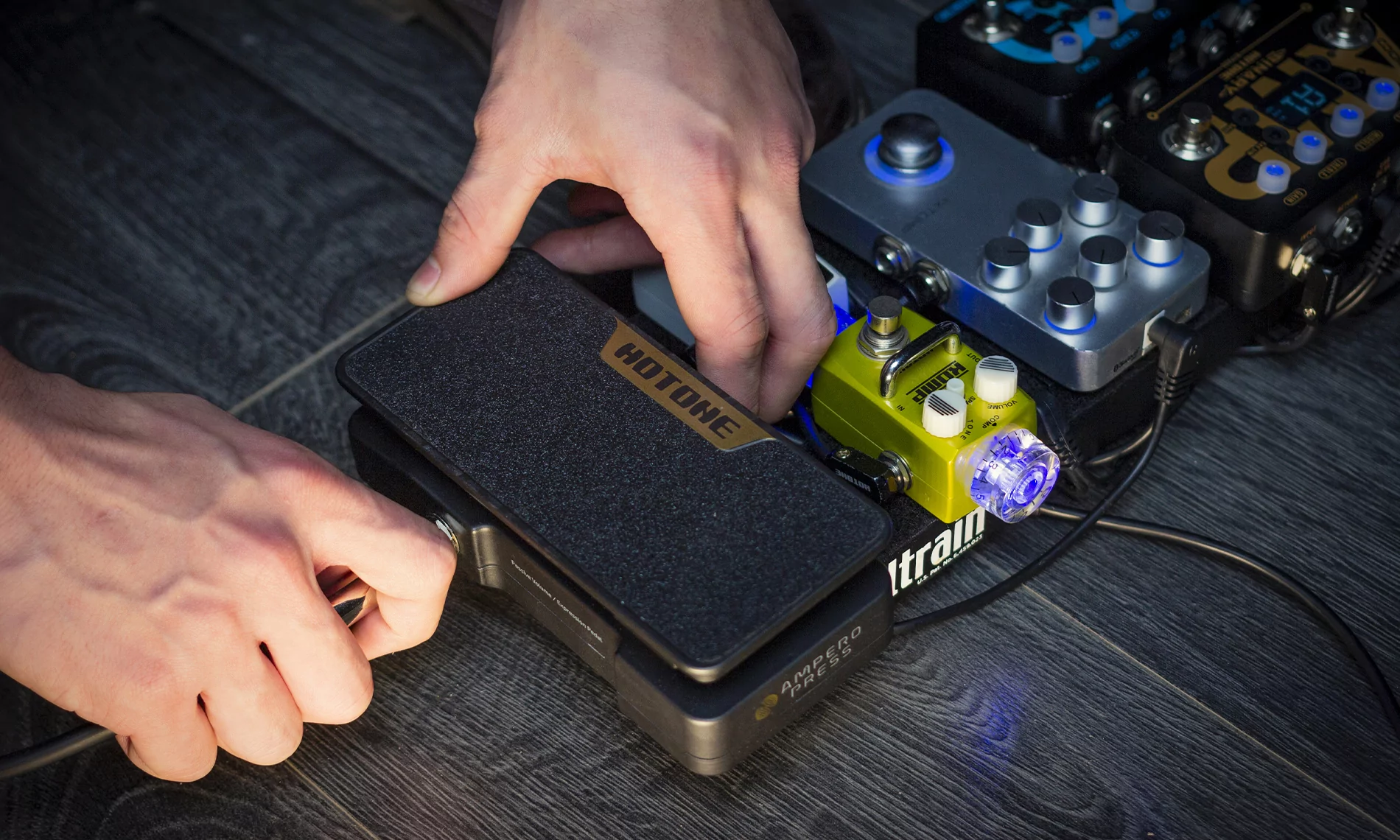 Многофункциональная педаль Hotone Ampero Press 10