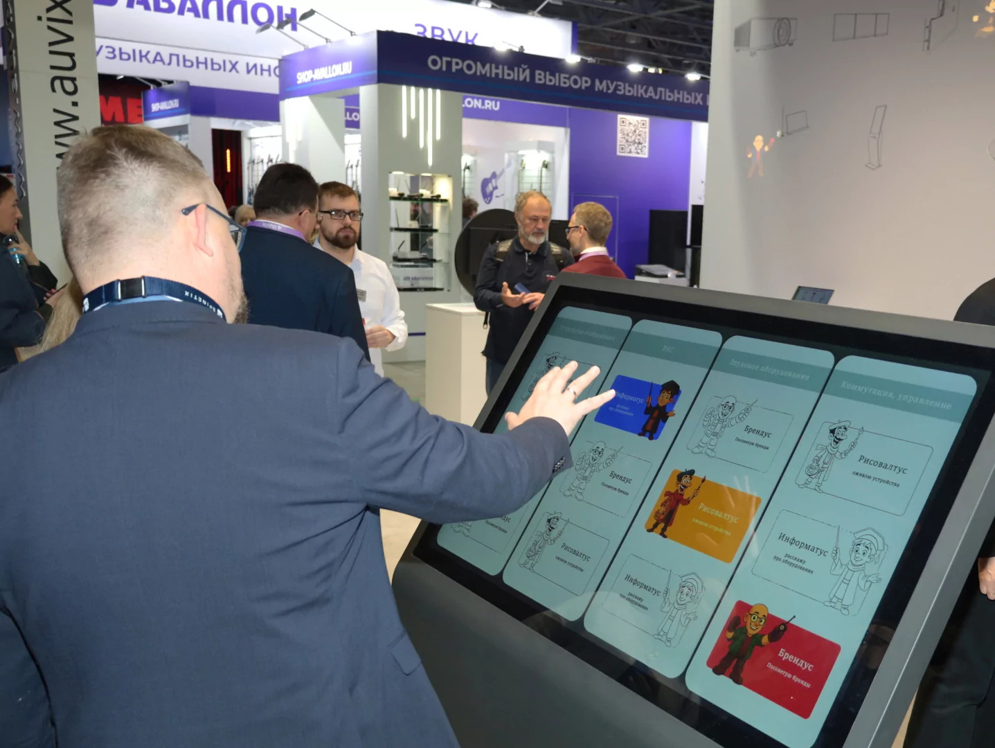 Рука на столе.JPG