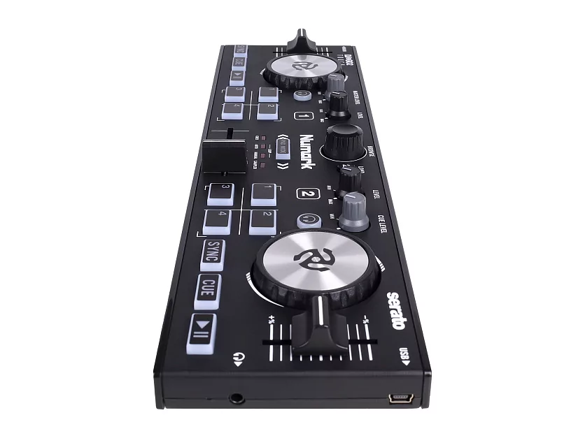 Микшер-семплер (контроллер) Numark DJ2GO2 Touch 4