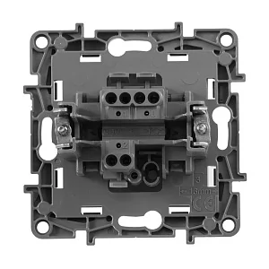 Выключатель без фиксации Legrand Etika 3