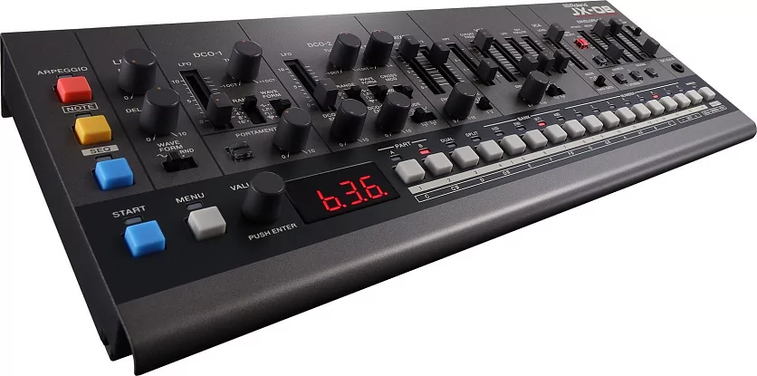 Компактный настольный синтезатор ROLAND JX-08 2
