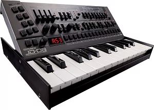 Компактный синтезатор ROLAND JD-08 4