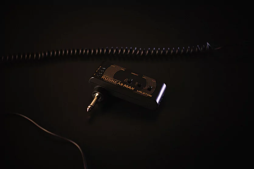 Компактный гитарный усилитель-эмулятор Rushead Max Valeton RH-100 16