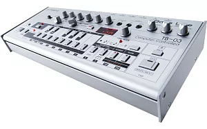 Компактный басовый синтезатор ROLAND TB-03 2