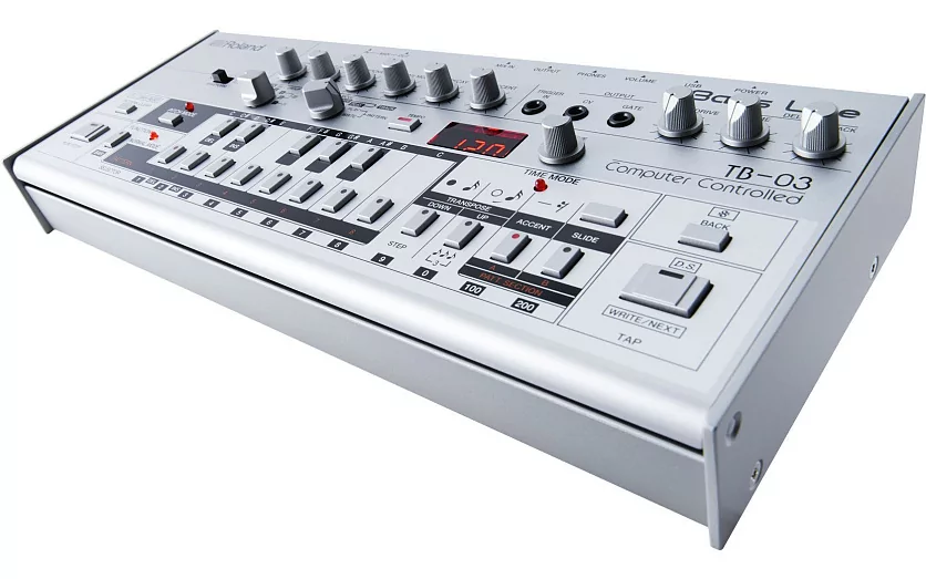 Компактный басовый синтезатор ROLAND TB-03 2