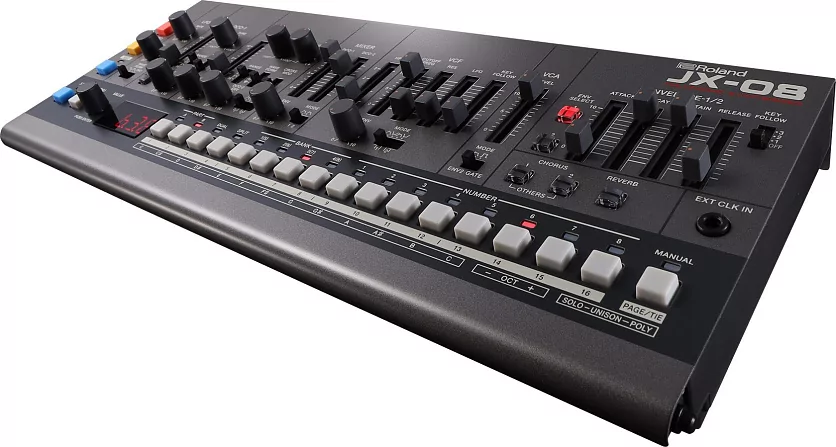 Компактный настольный синтезатор ROLAND JX-08 3