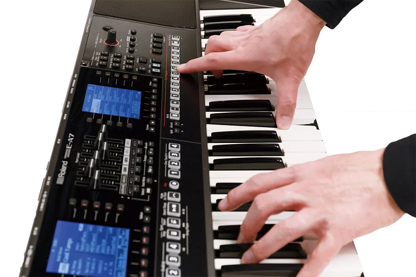 Синтезатор-аранжировщик ROLAND E-A7 11