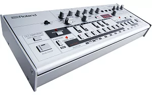Компактный басовый синтезатор ROLAND TB-03