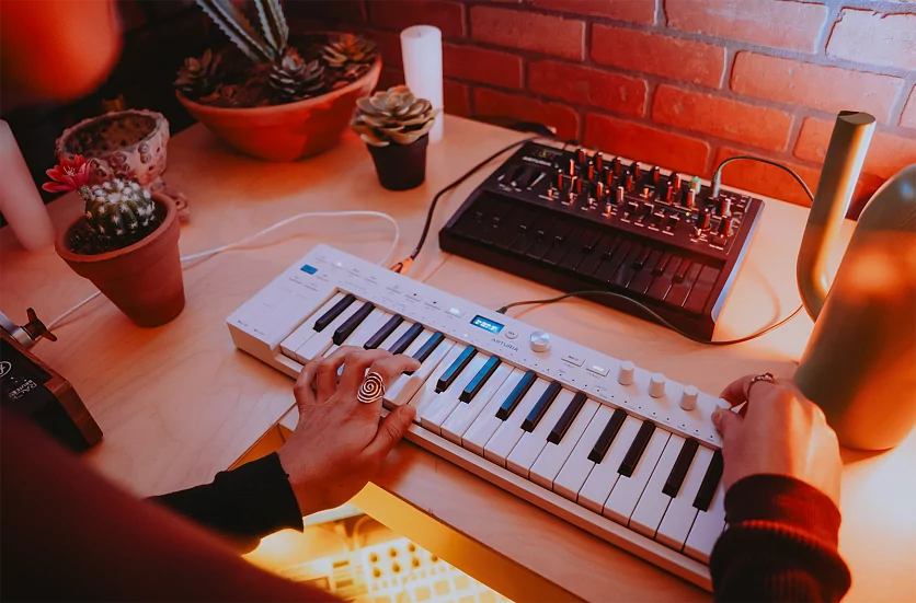 MIDI клавиатура Arturia KeyStep 37 MK2 7