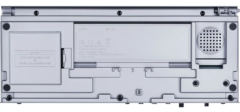 Компактный басовый синтезатор ROLAND TB-03 3